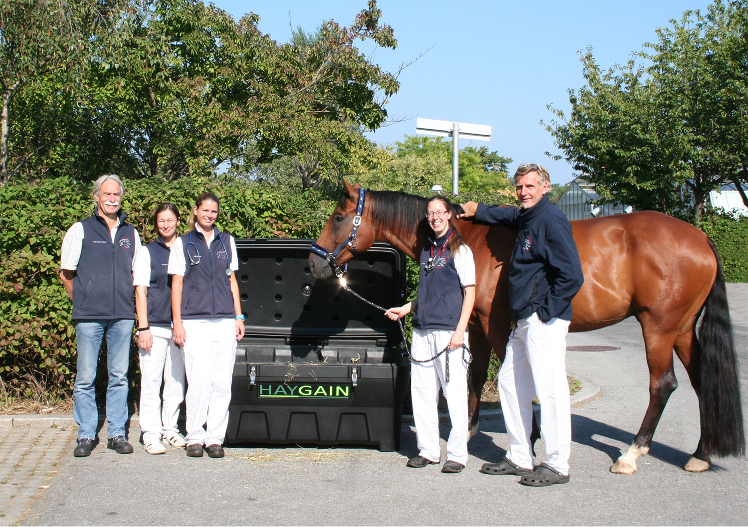Team der Vet-Uni-Wien mit Haygain Heubedampfer