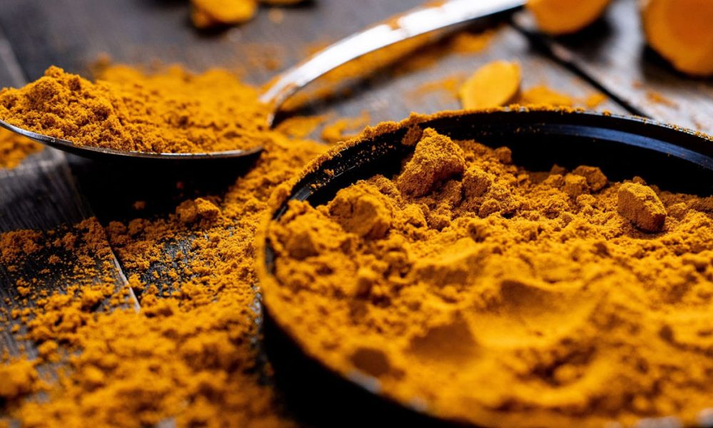 Kurkuma für Pferde - Pferdperfekt Kräuterfibel