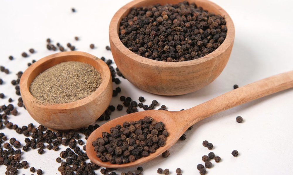 Schwarzer Pfeffer für Pferde - Pferdperfekt-Kräuterfibel