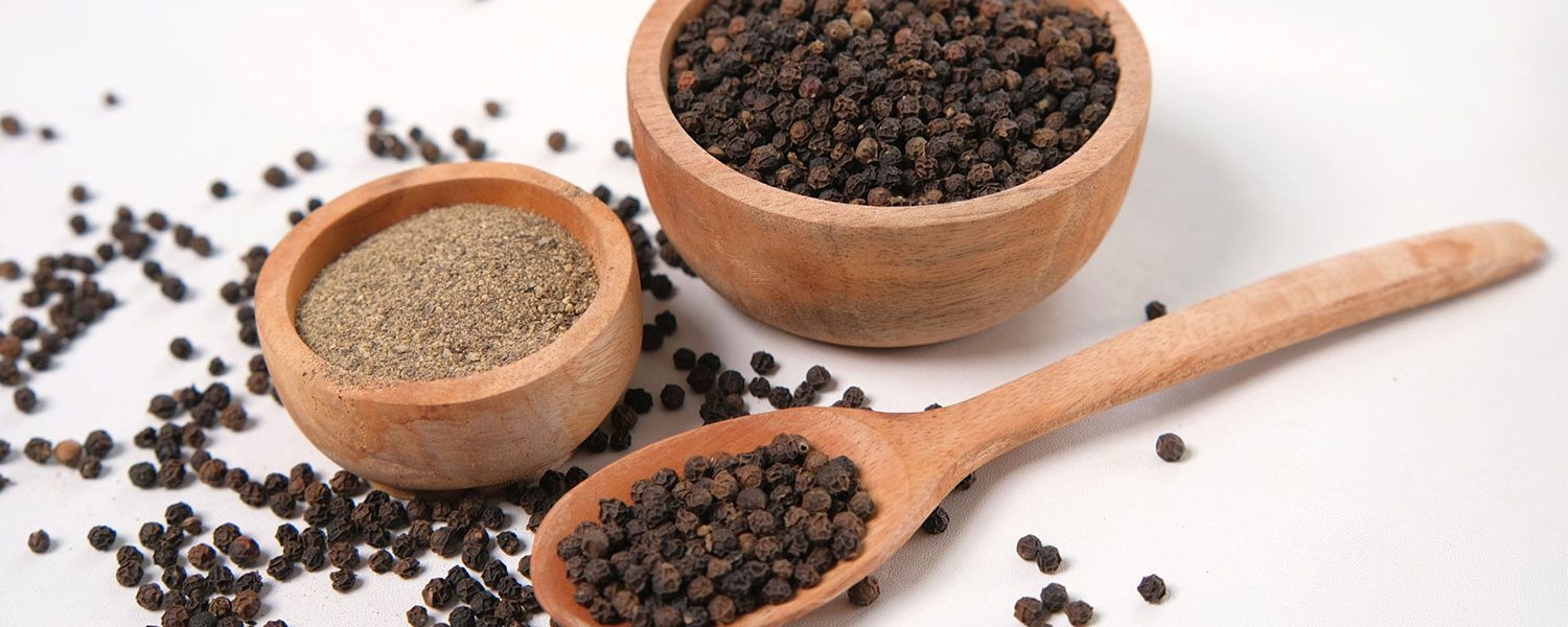 Schwarzer Pfeffer für Pferde - Pferdperfekt-Kräuterfibel